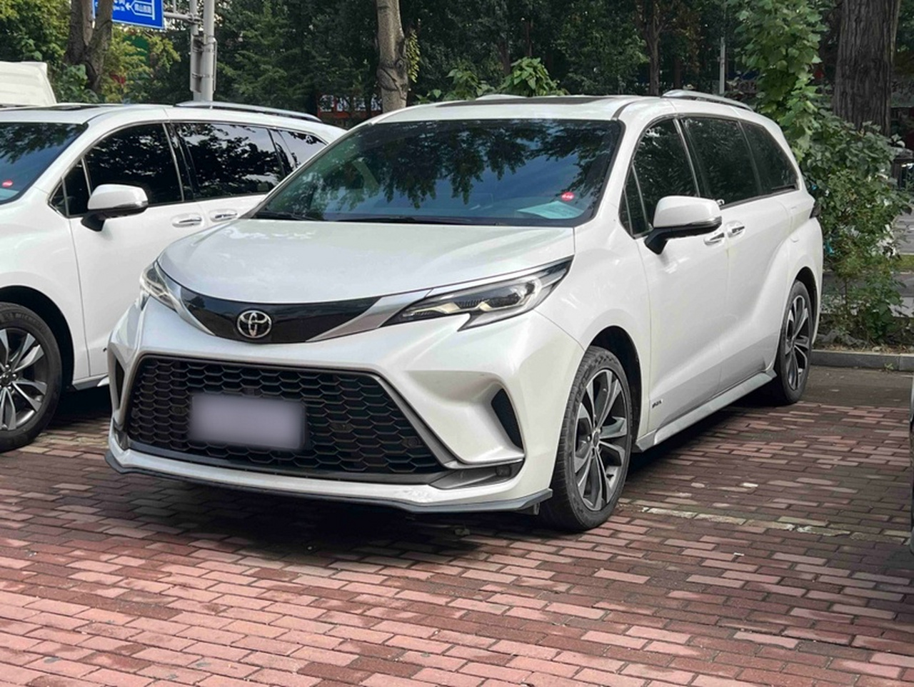 Granvia 2024 2.5L Hybrid Premium PLUS