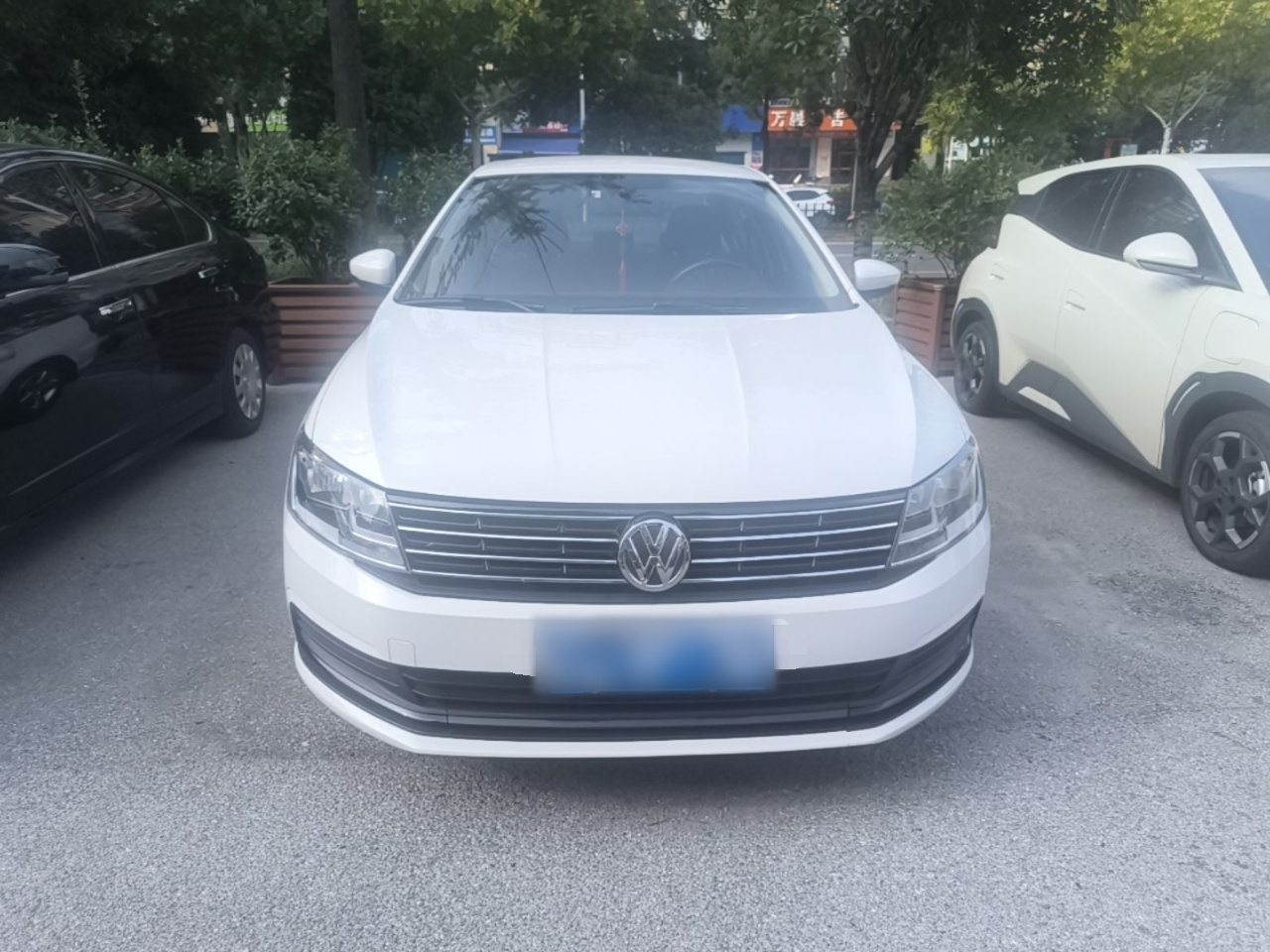 Lavida 2015 1.6L MT photo 2
