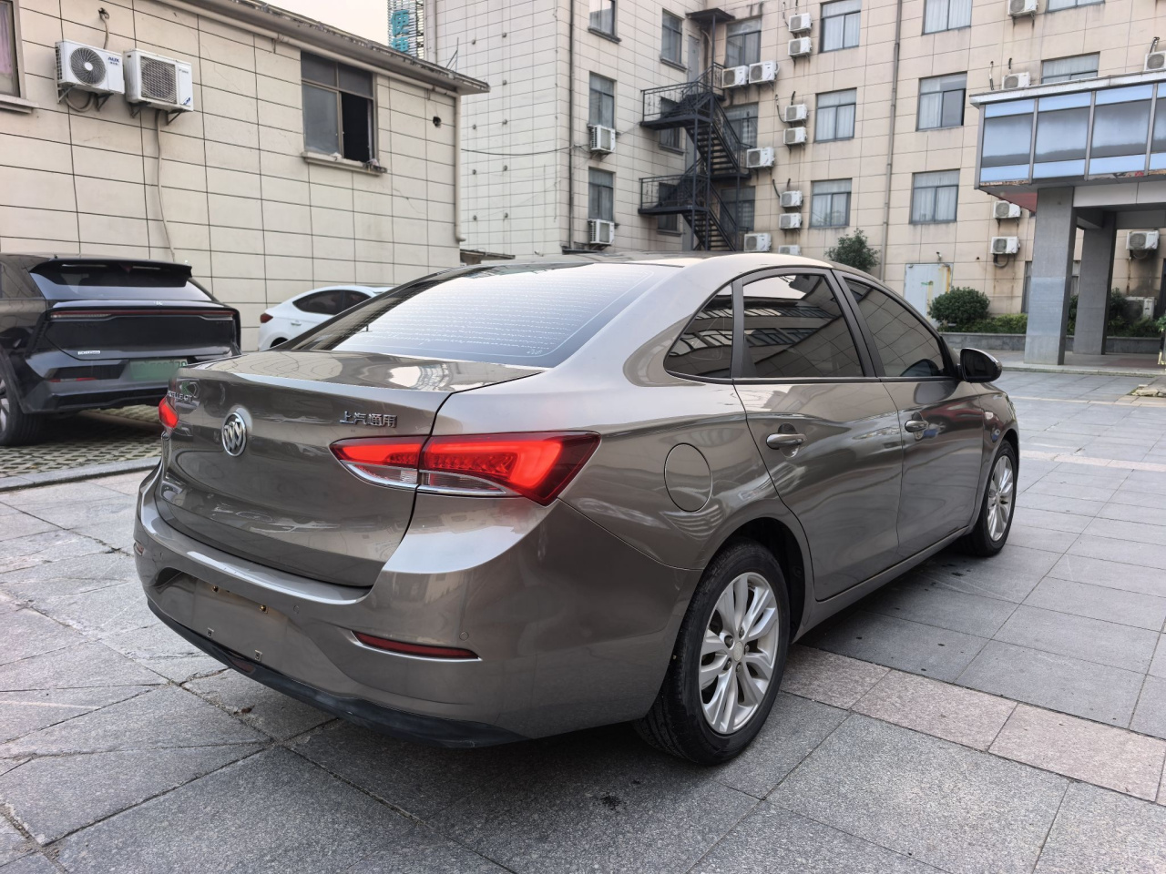 Excelle 2021 Facelift Classic 1.5L AT Elite photo 3