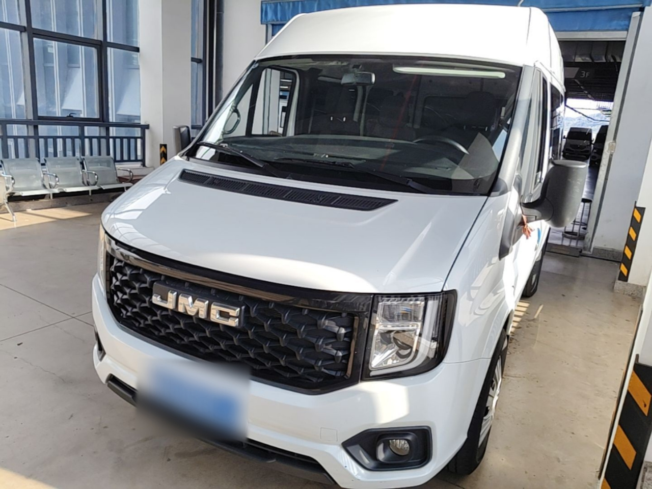 2023 2.0T MT Short Wheelbase 6-Seater