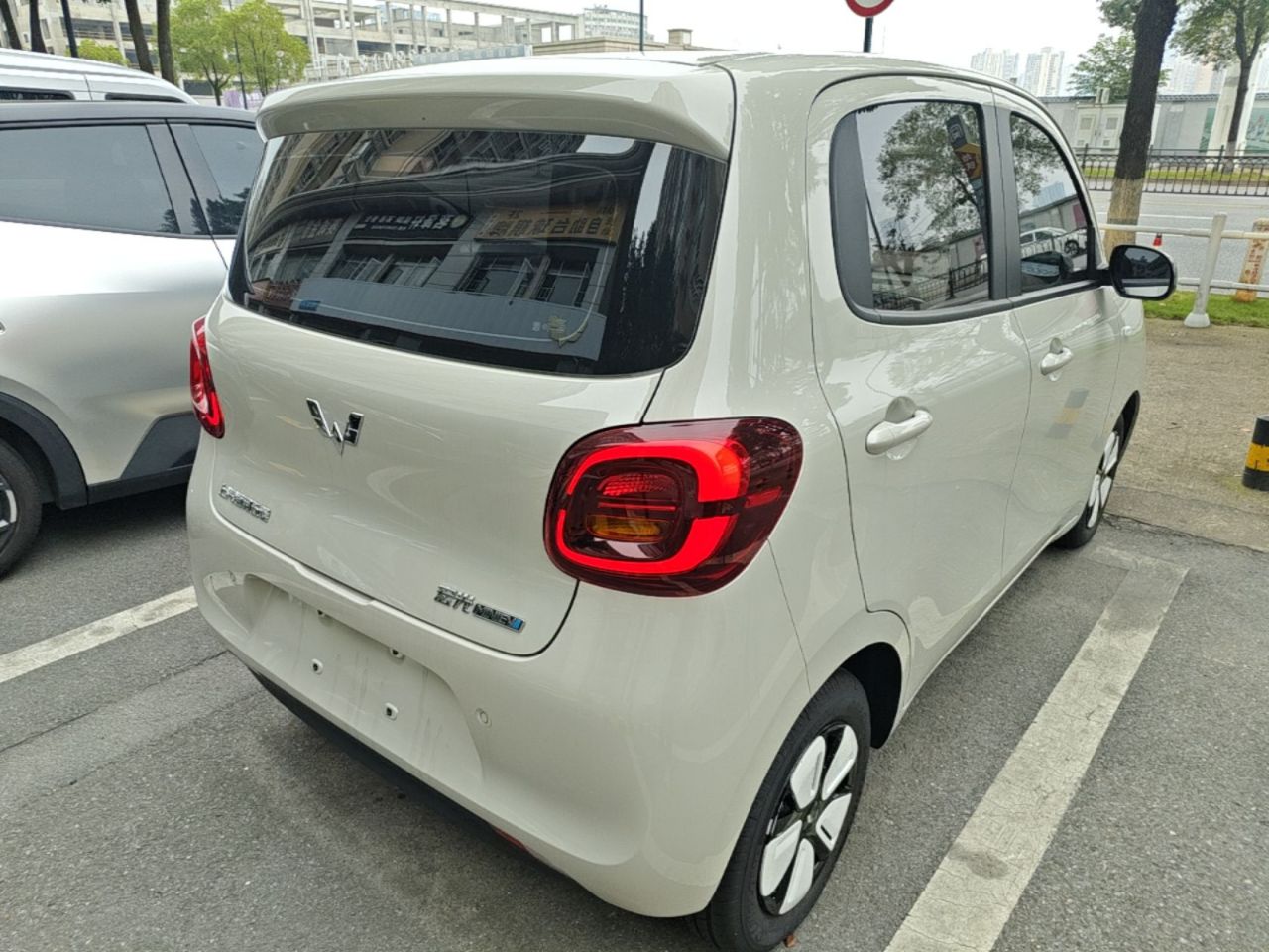 Hongguang MINIEV 2025 4th Gen 4-Door Advanced photo 4