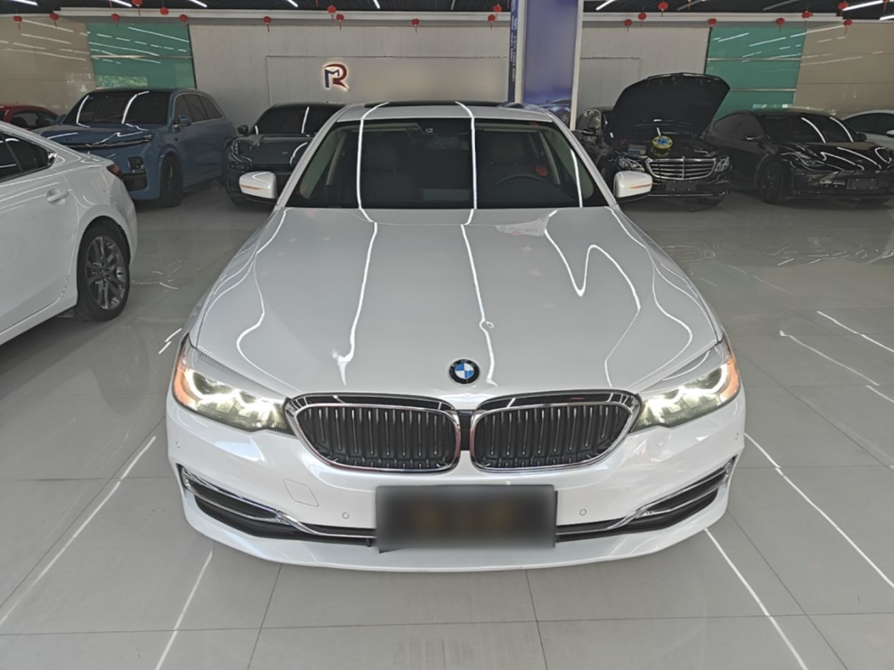 5 Series 2019 525Li Luxury photo 2