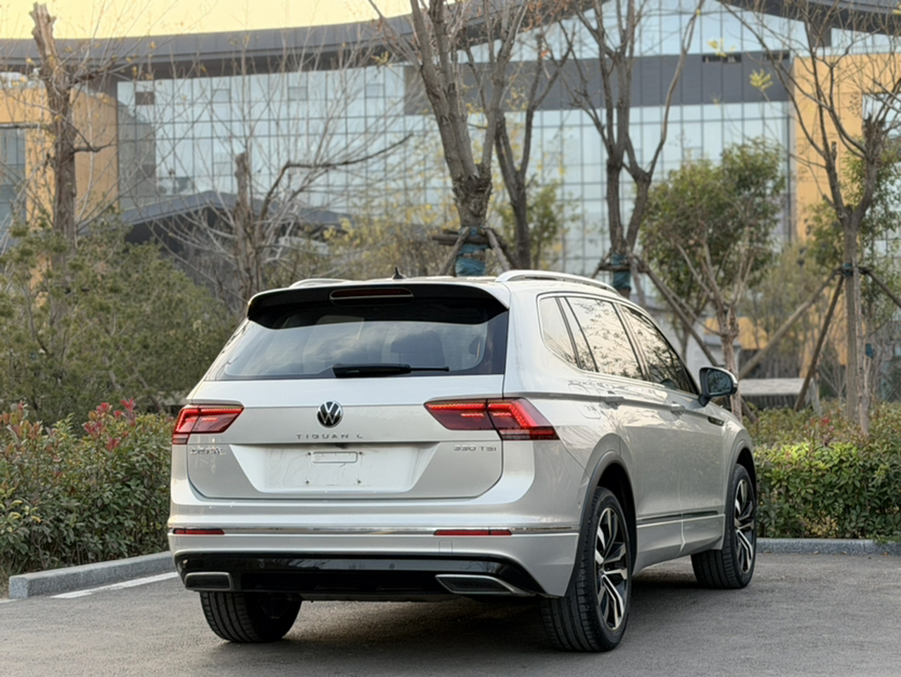 Tiguan L 2021 330TSI AT RWD R-Line Flagship photo 4