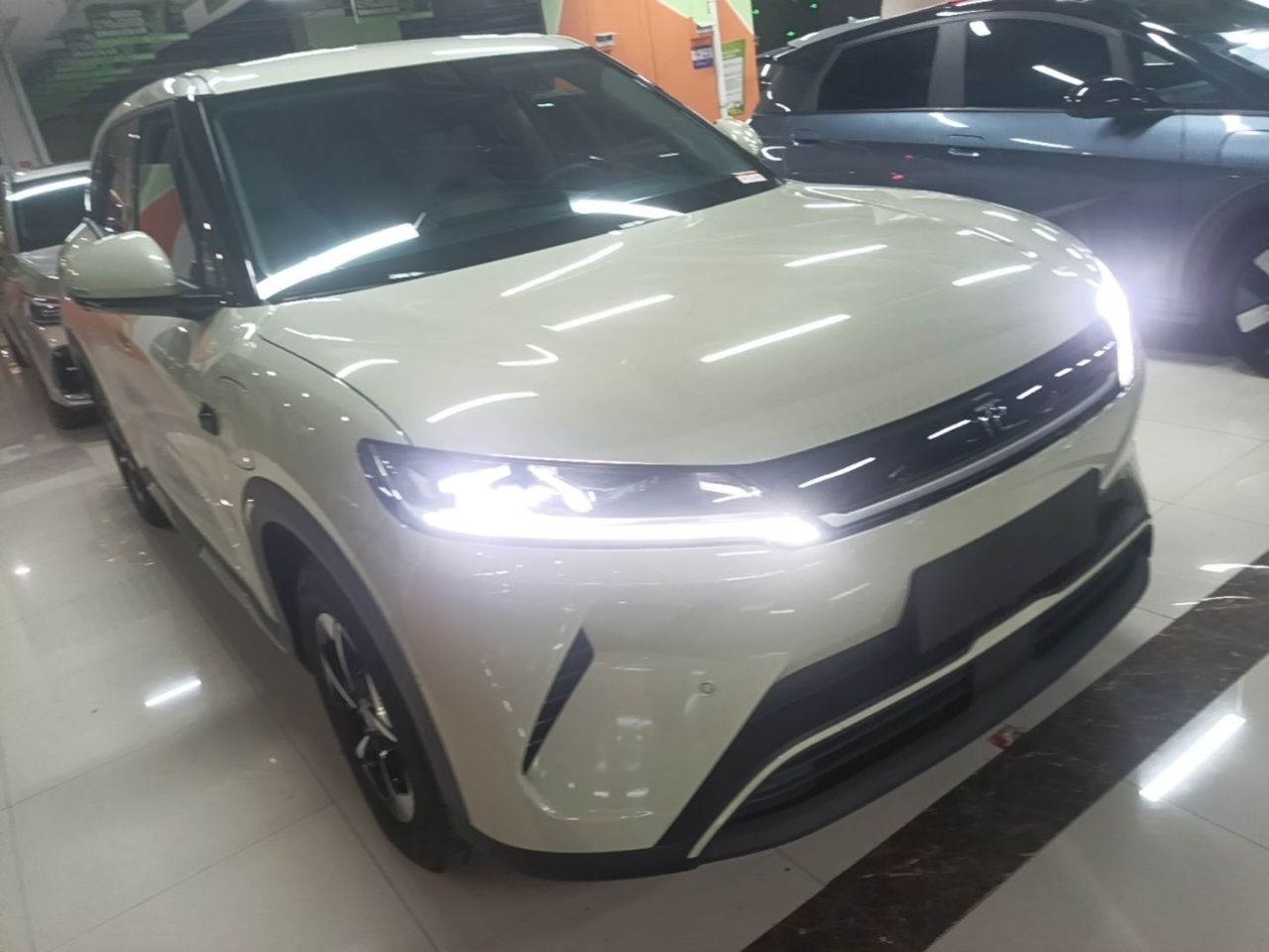 Yuan UP 2025 ADAS 401KM Leading photo 3