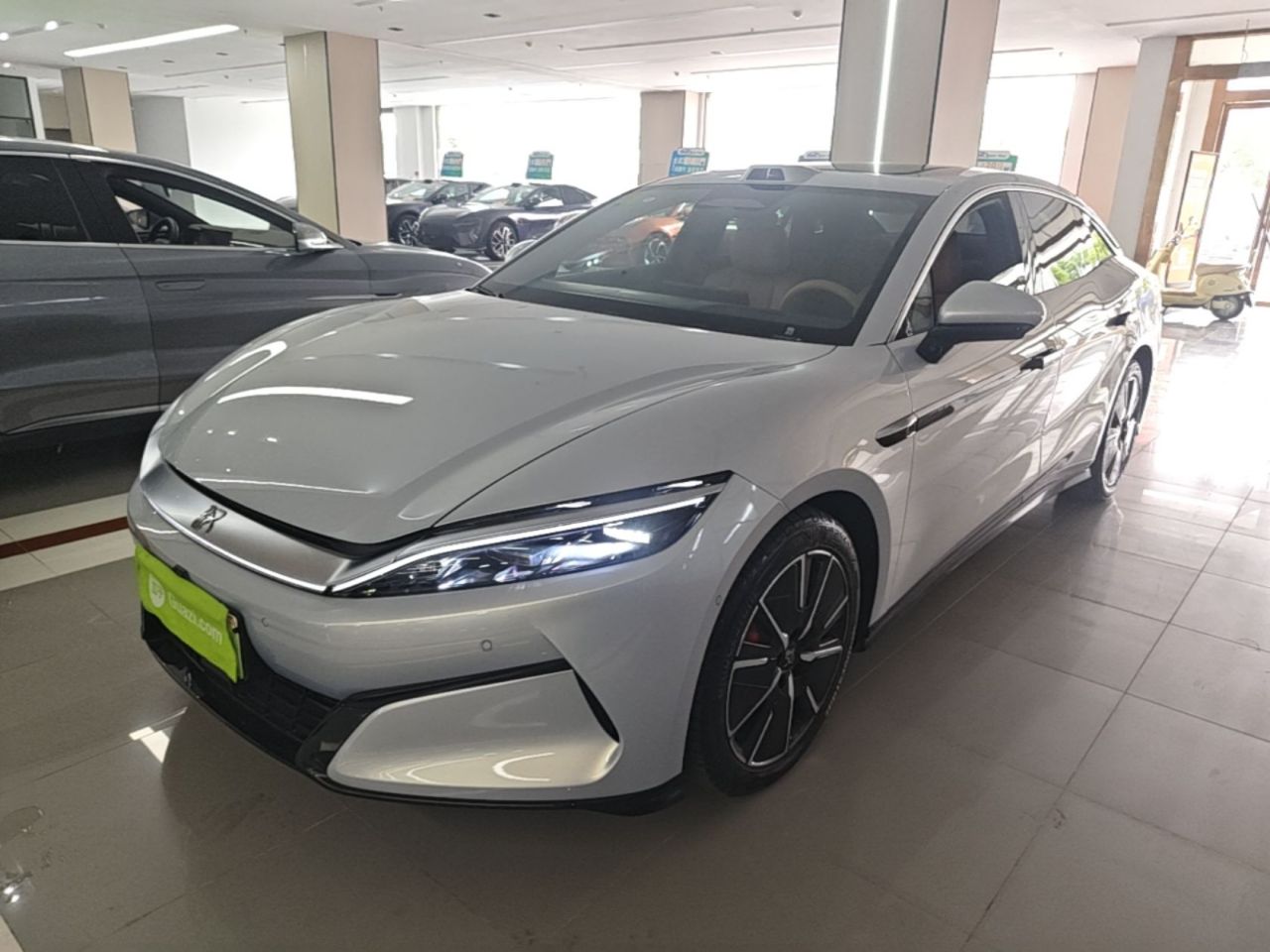 Han L 2025 DM-i 200KM LiDAR Flagship