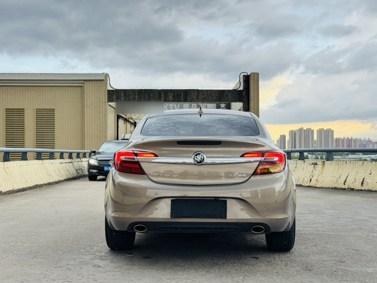 Regal 2015 1.6T Elite Tech photo 3