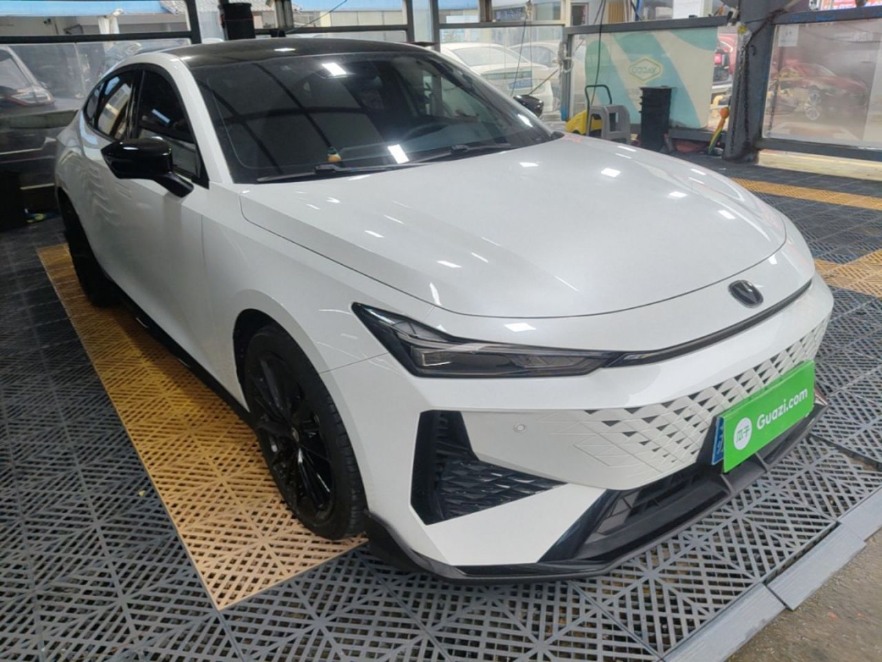 UNI-V 2024 1.5T Premium Sport photo 3