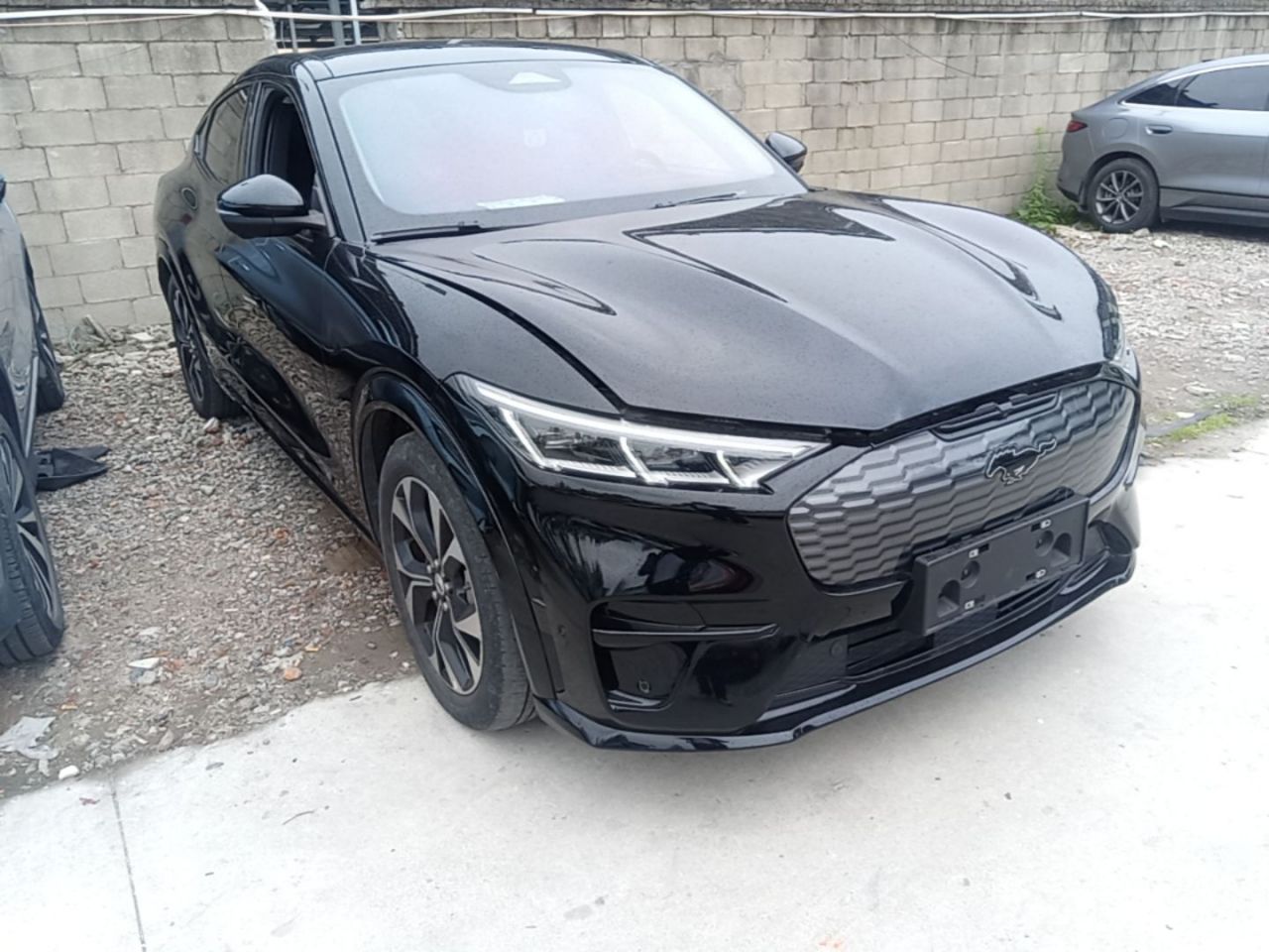 2021 RWD Luxury Long Range photo 3