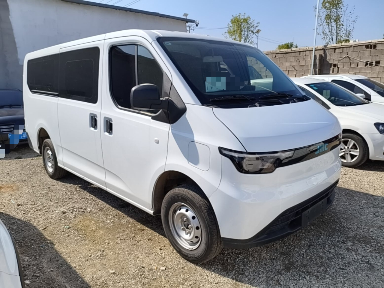 E 2025 41.86kwh Short Wheelbase photo 3
