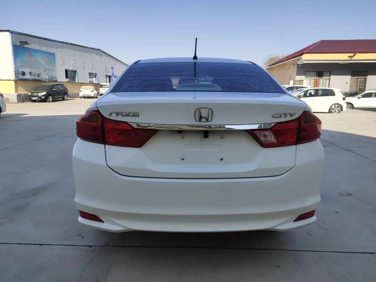 2017 1.5L MT Progressive photo 3