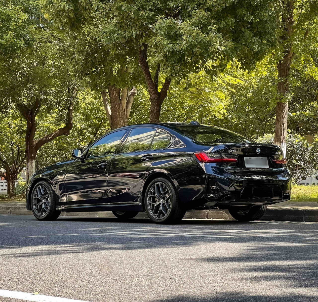 3 Series 2025 330i M M Sport Night Package photo 2
