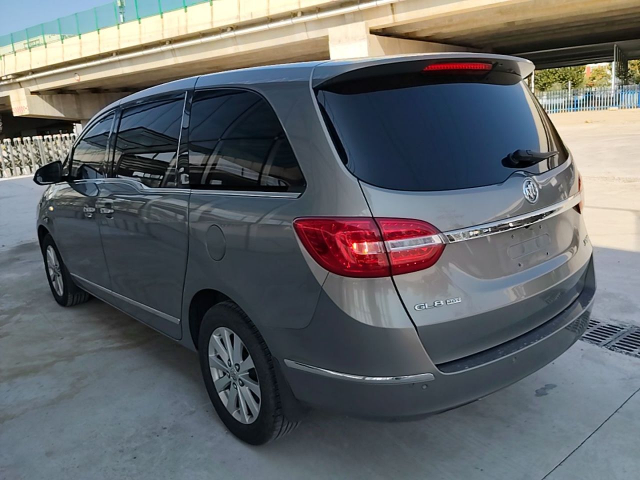 GL8 2018 28T Luxury China VI photo 4