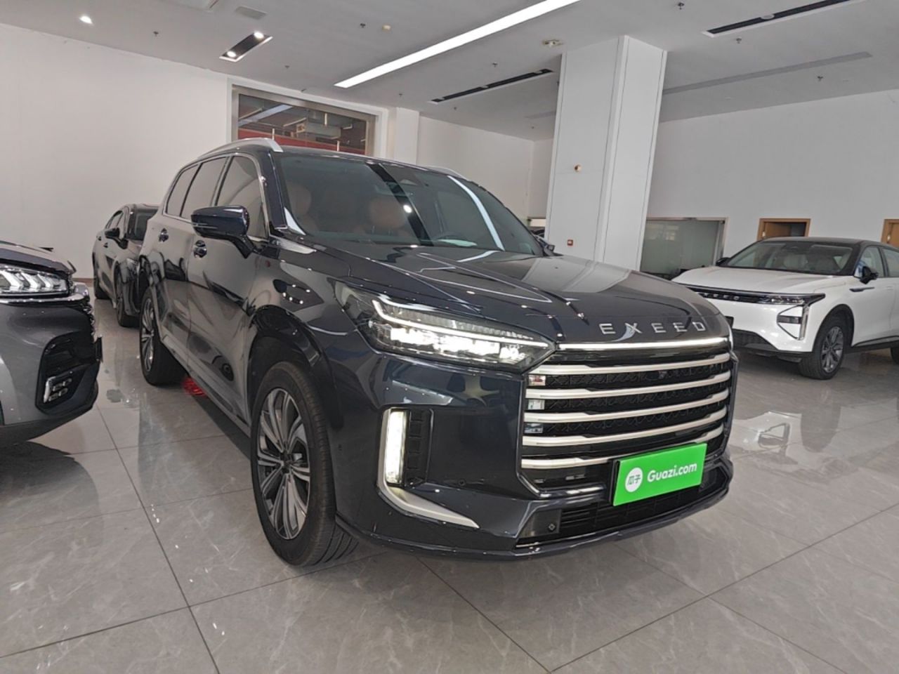 2025 400T AWD 6-Seater photo 3
