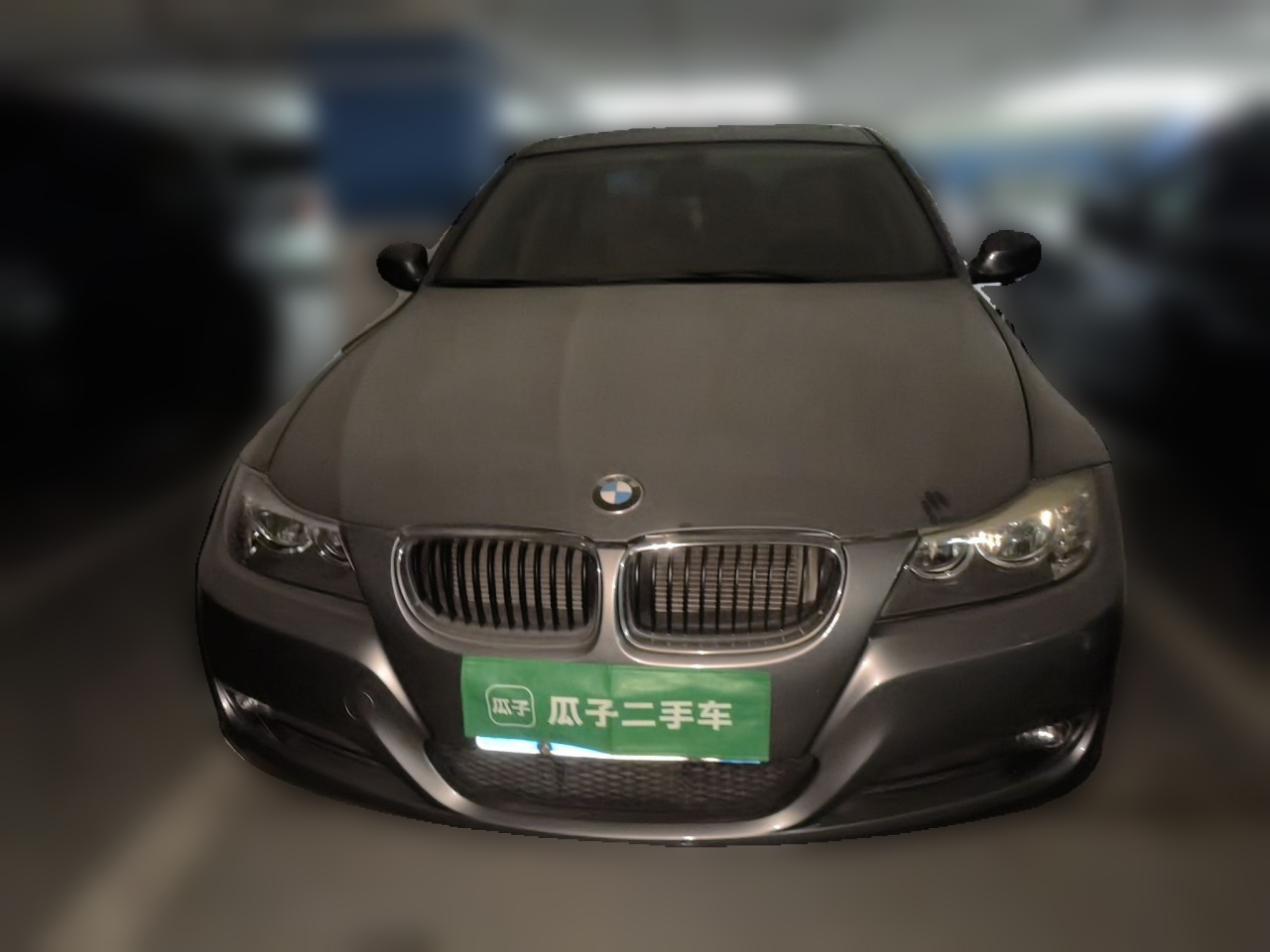 3 Series 2011 318i Leading photo 2
