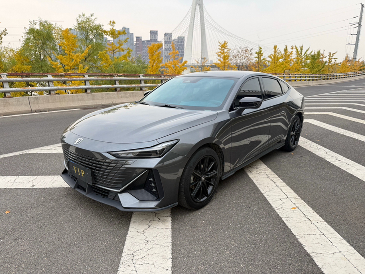 UNI-V 2023 1.5T Premium