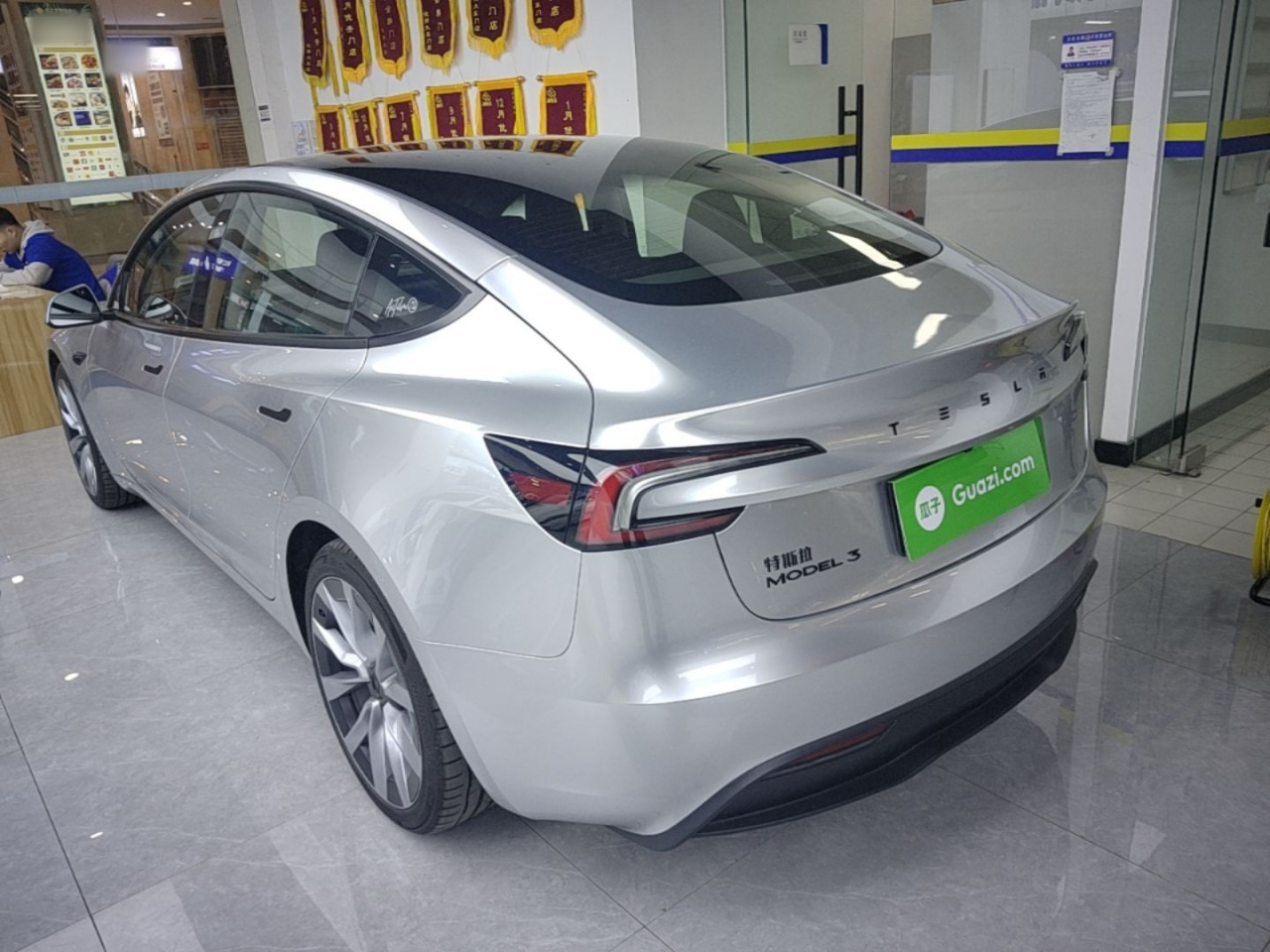 Model 3 2023 RWD photo 4