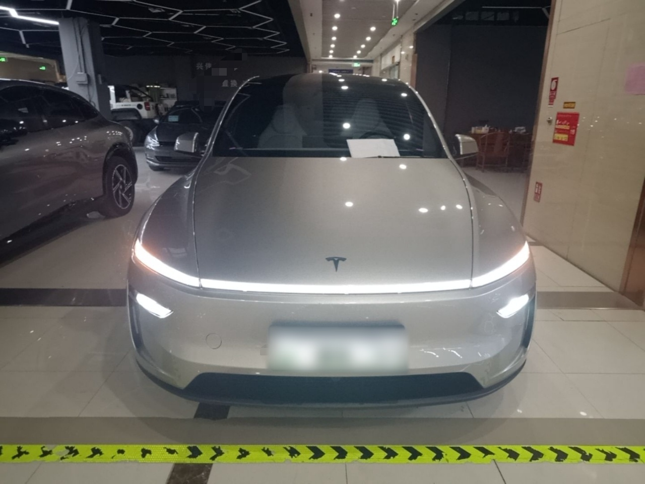 Model Y L 2025 Long Range AWD photo 2