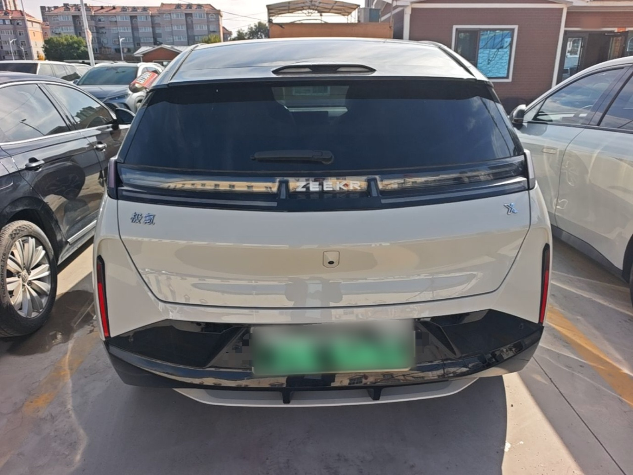 X 2023 RWD YOU 4-Seater photo 5