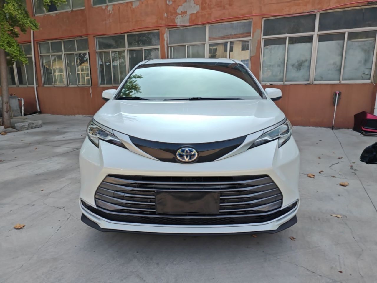 Sienna 2021 2.5L Hybrid Premium photo 2
