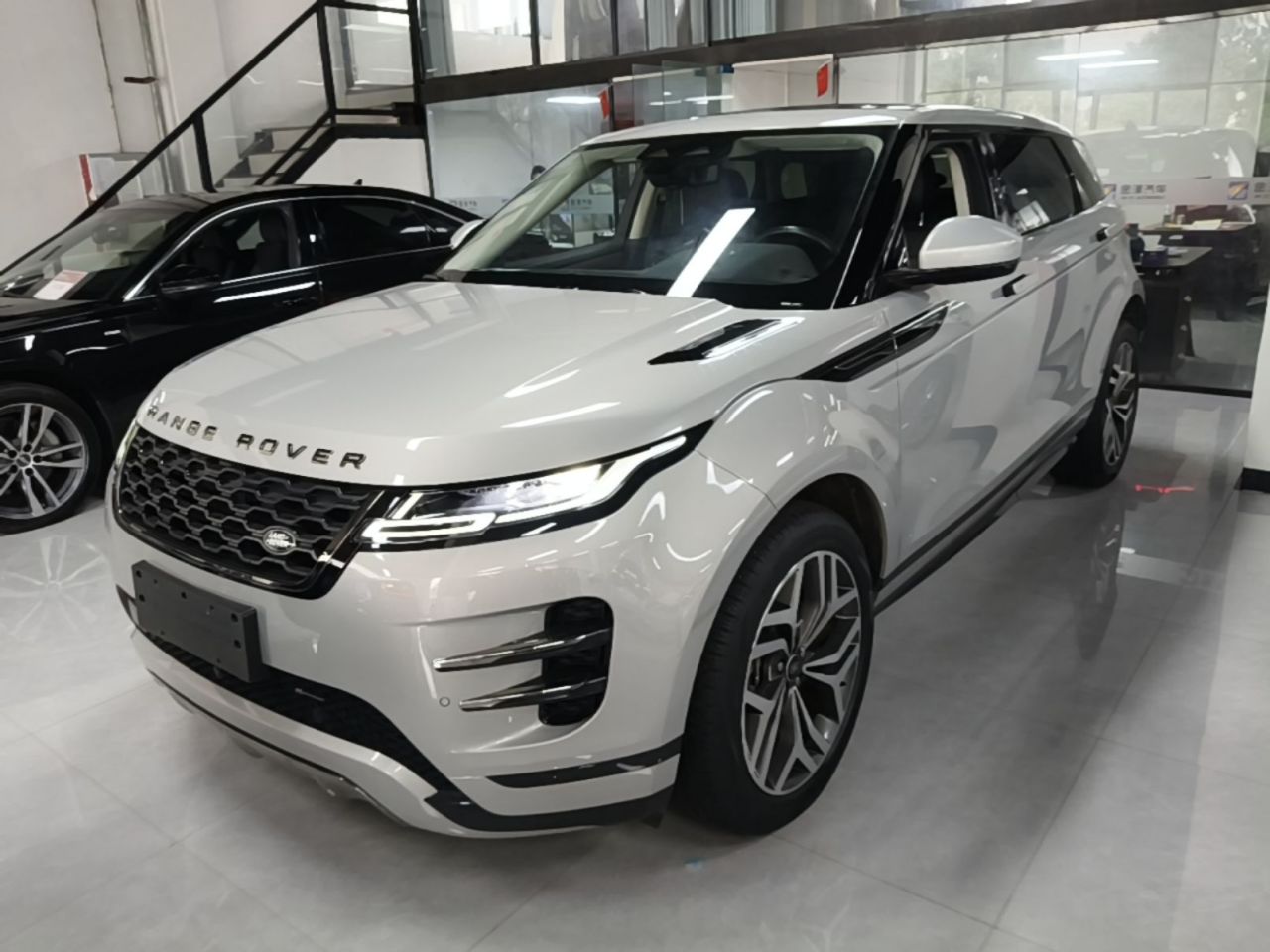 Range Rover Evoque 2023 Evoque L 249PS Luxury