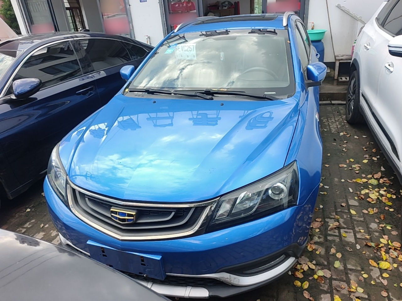 Emgrand 2017 Hatchback RS 1.5L CVT photo 2