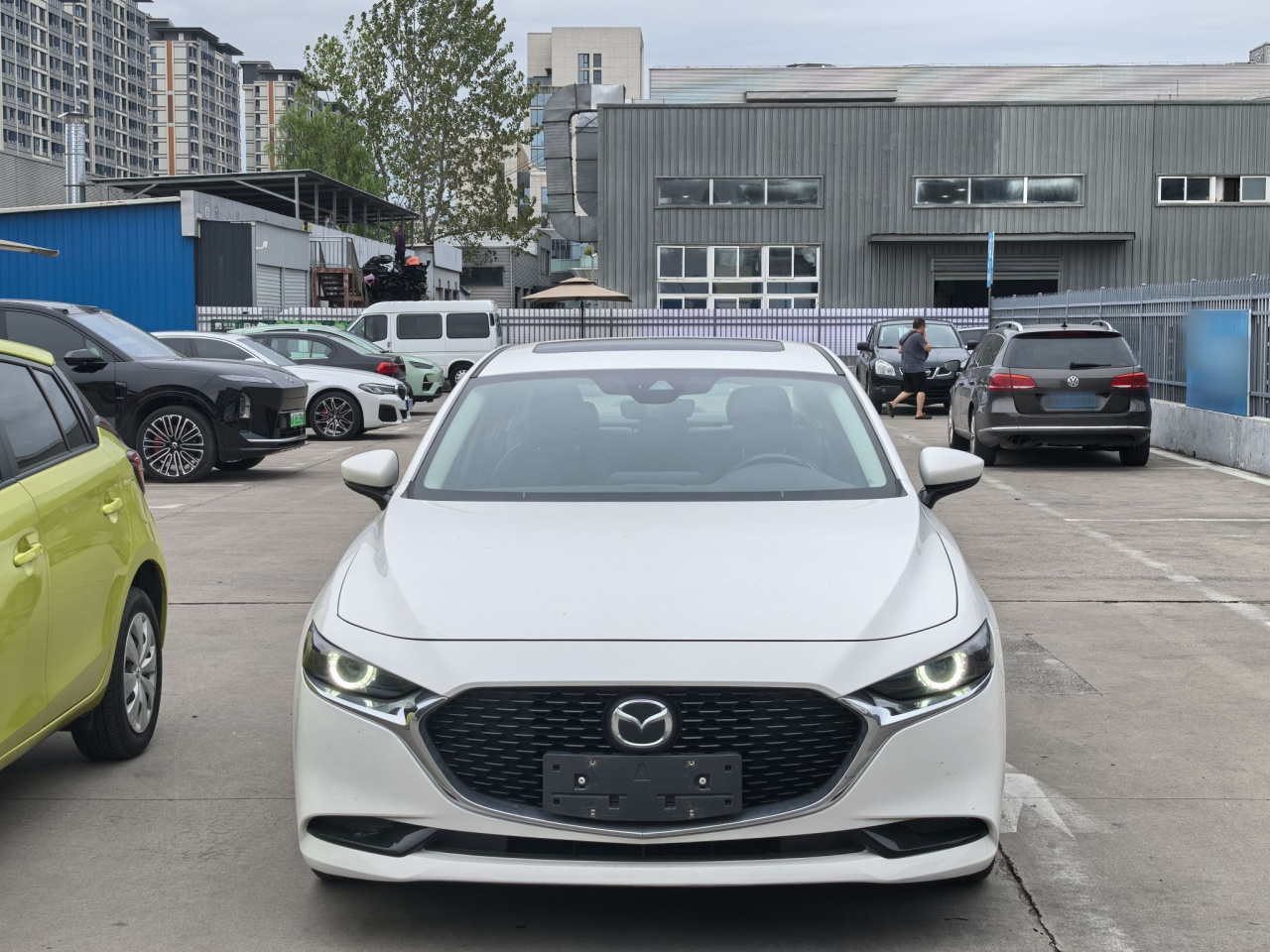 3 Axela 2023 2.0L AT photo 2