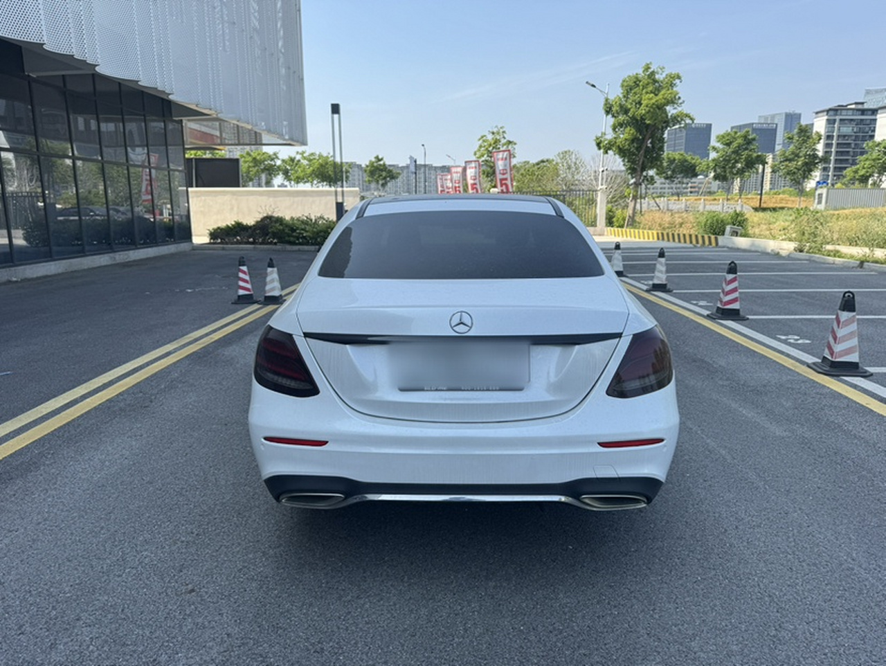 E-Class 2019 E 300 L Sport Luxury photo 2