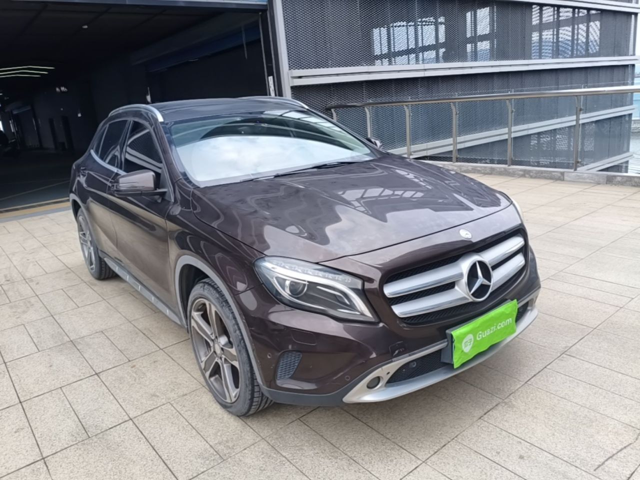 GLA 2015 GLA 220 4MATIC Luxury photo 3