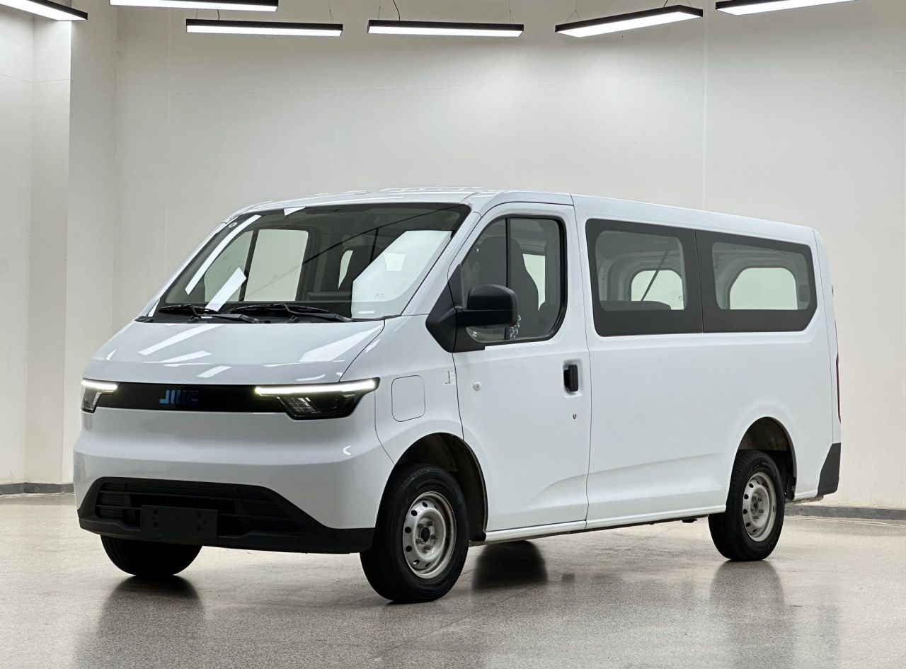 E 2025 41.86kwh Short Wheelbase