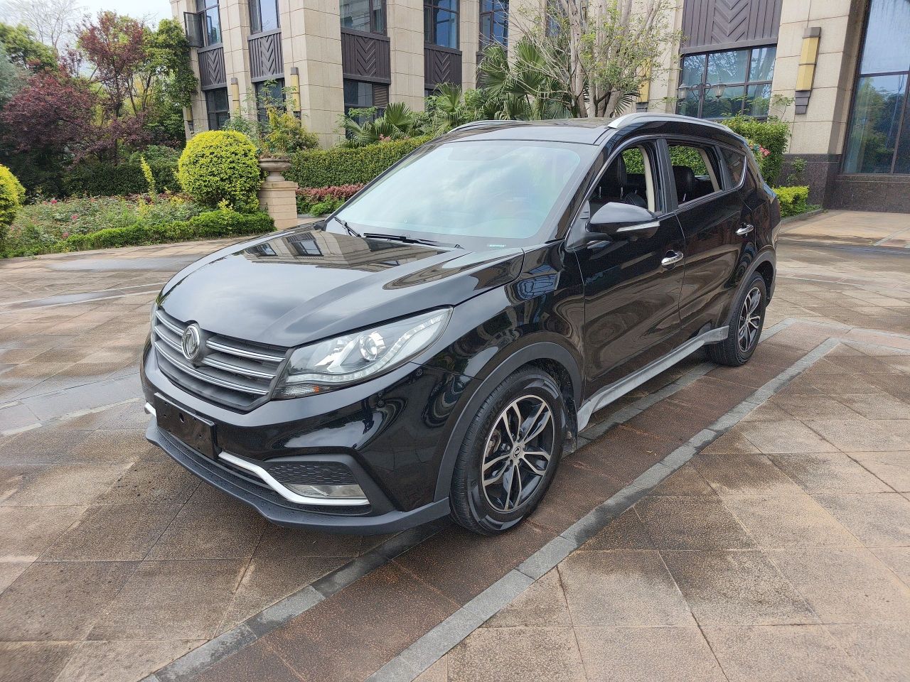 Fengon 580 2018 1.5T CVT Luxury