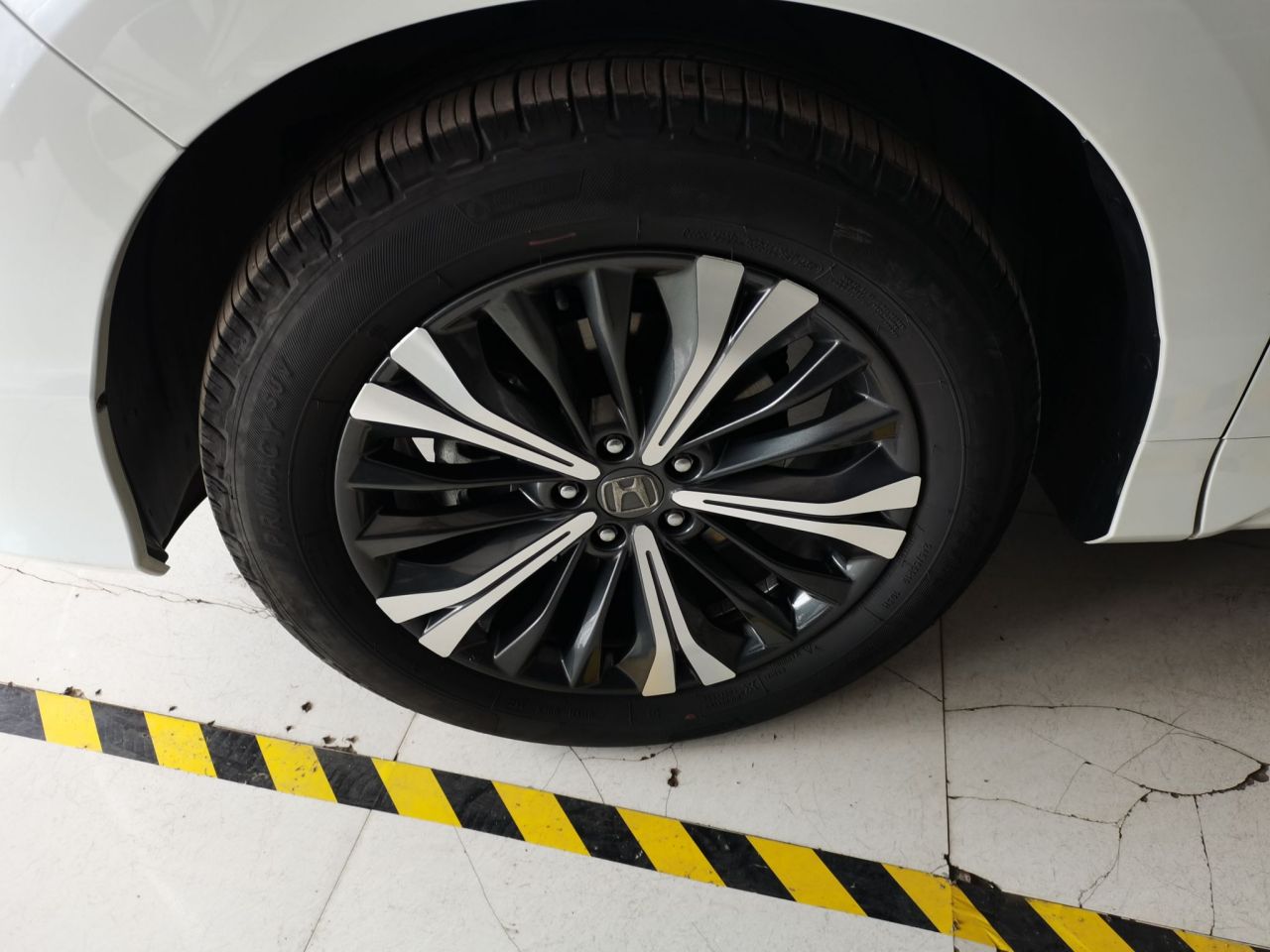 UR-V 2020 370TURBO RWD photo 2