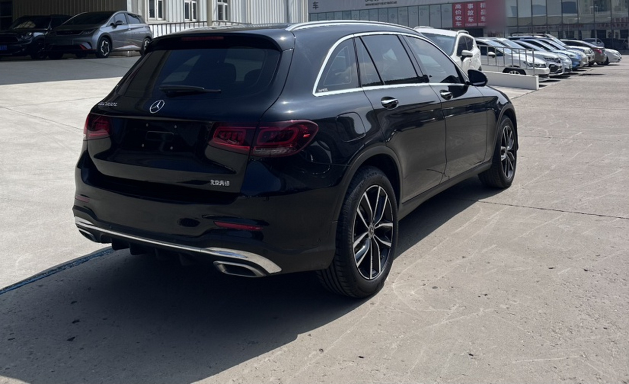 GLC 2022 Facelift GLC 260 L 4MATIC Luxury photo 3