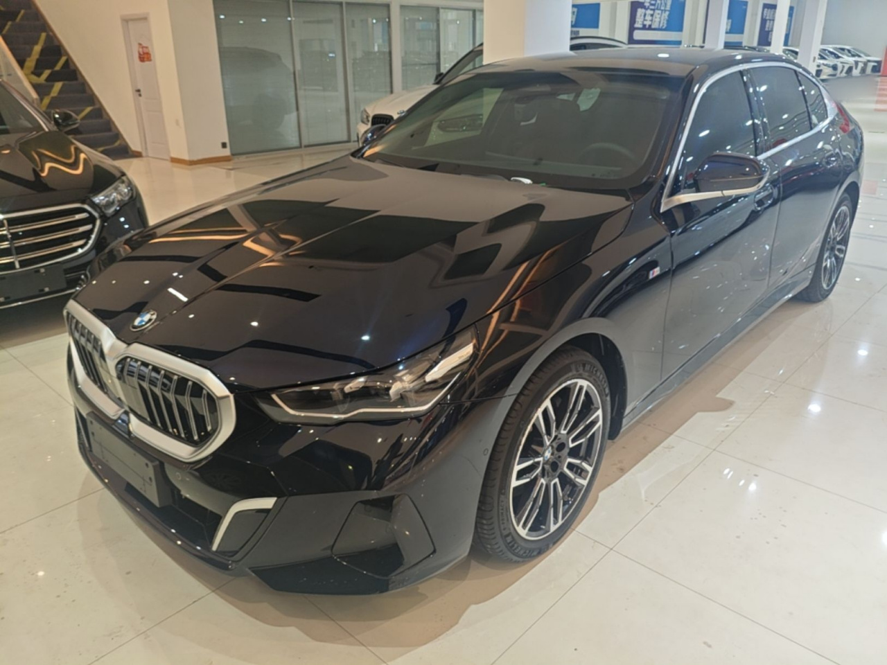5 Series 2025 530Li Leading M Sport Package