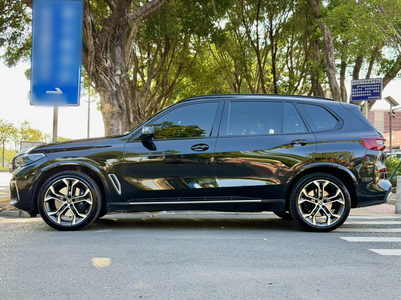 X5 2022 Facelift xDrive 40Li Exclusive M Sport Package photo 3