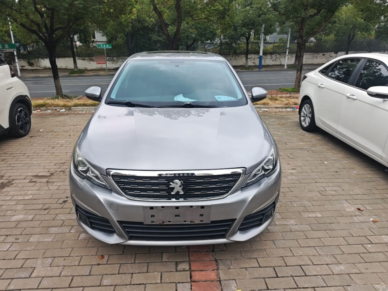 308 2016 1.6L AT Luxury photo 2
