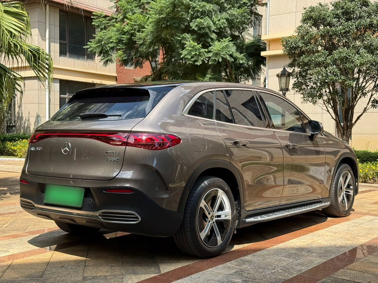EQE SUV 2023 350 4MATIC photo 4