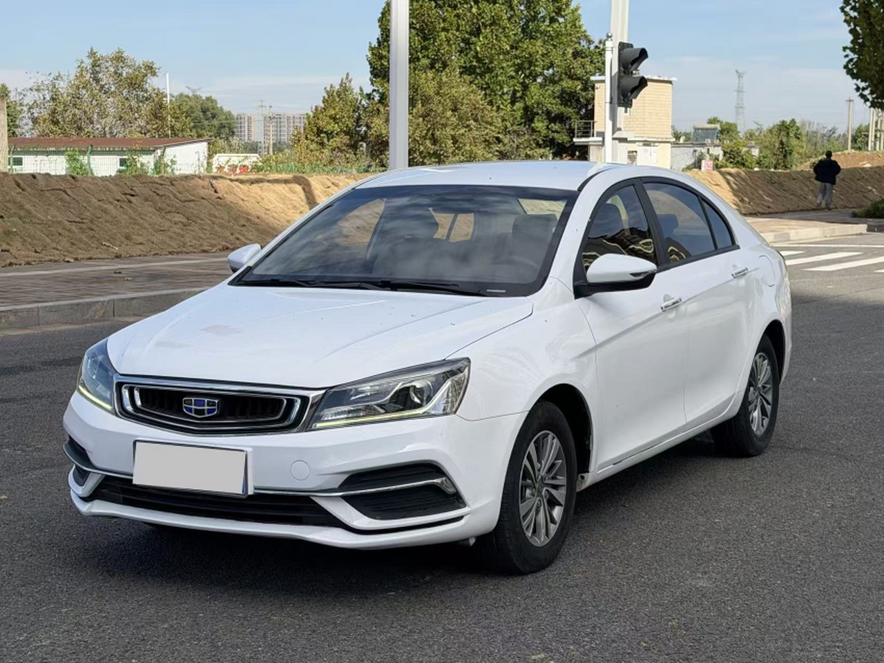 Emgrand 2018 1.5L CVT Luxury photo 4