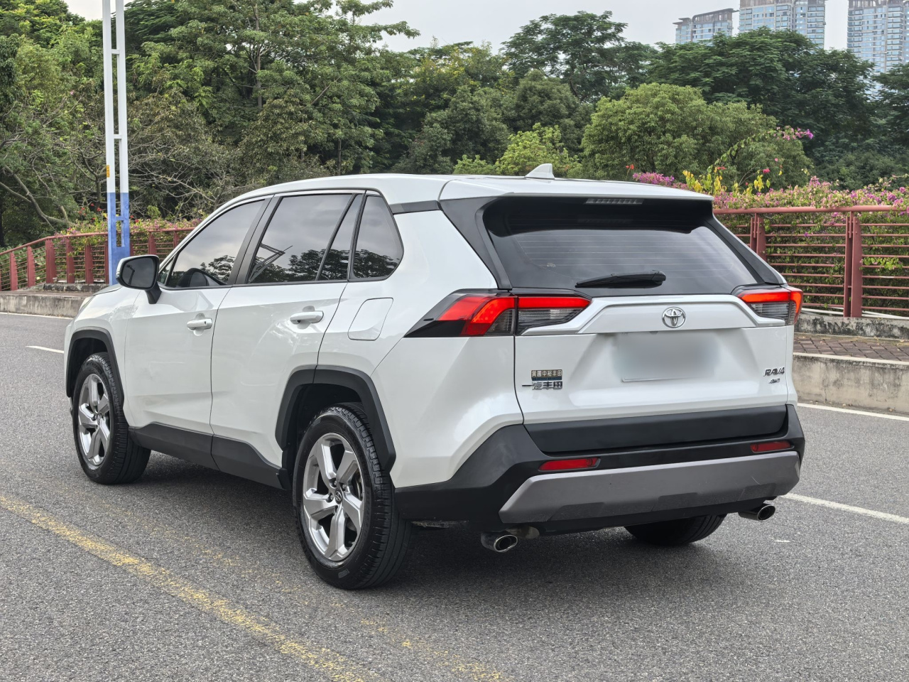 RAV4 2021 2.0L CVT AWD PLUS photo 3