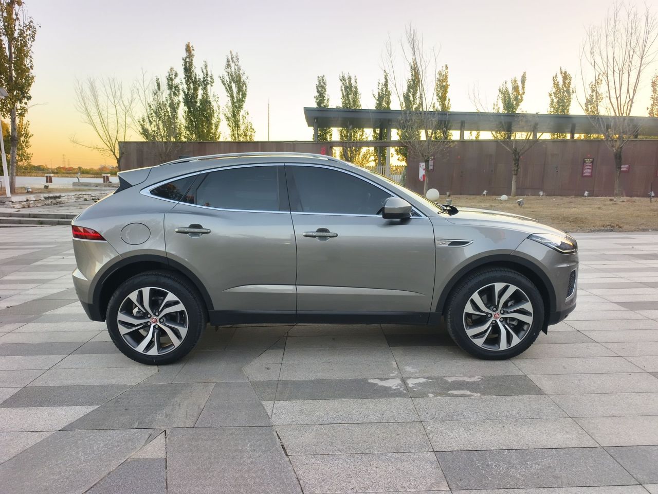 E-PACE 2024 Progressive Sport R-DYNAMIC S photo 4