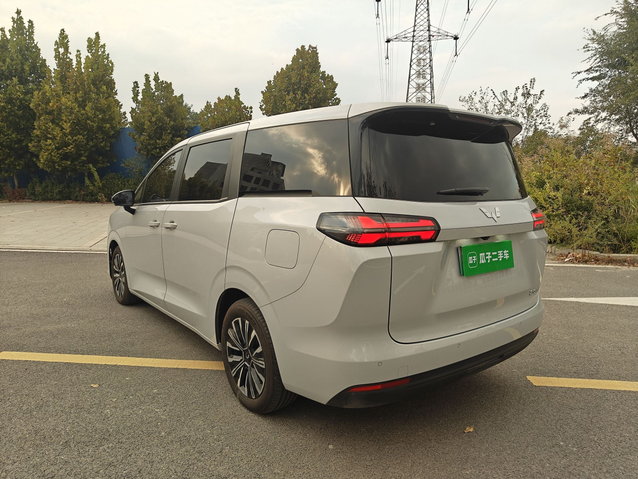 730 EV 2025 125km Luxury photo 4