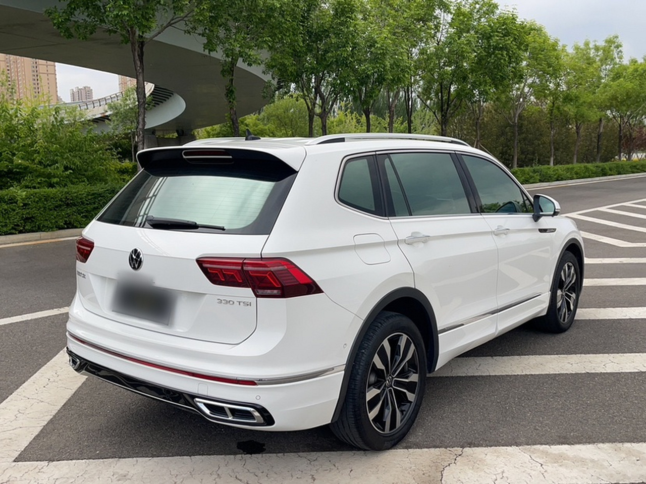 Tiguan L 2023 330TSI AT RWD R-Line photo 3