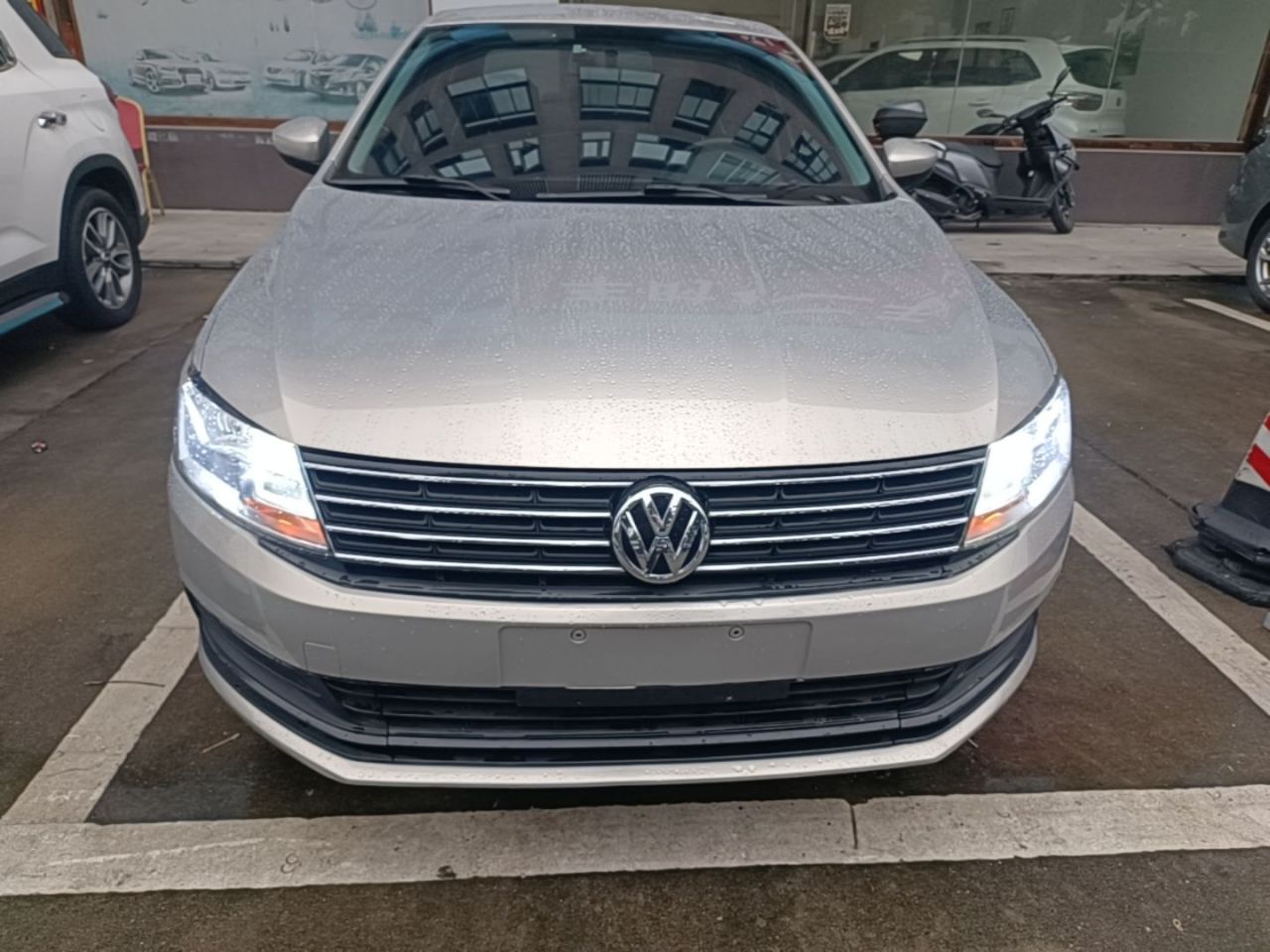 Lavida 2015 1.6L AT photo 2
