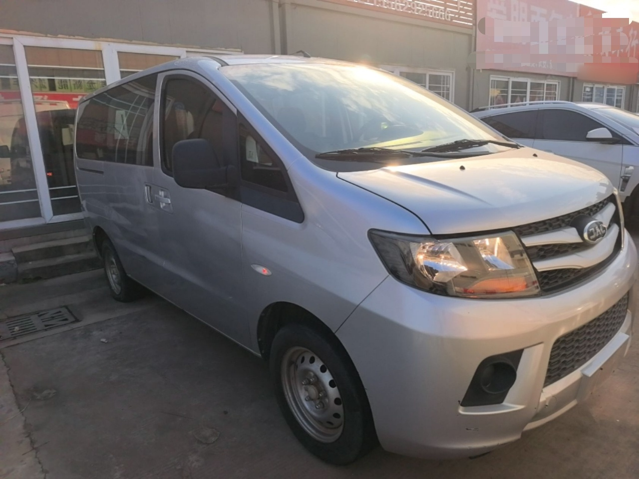 Refine M3 2018 1.6L 7-Seater photo 5