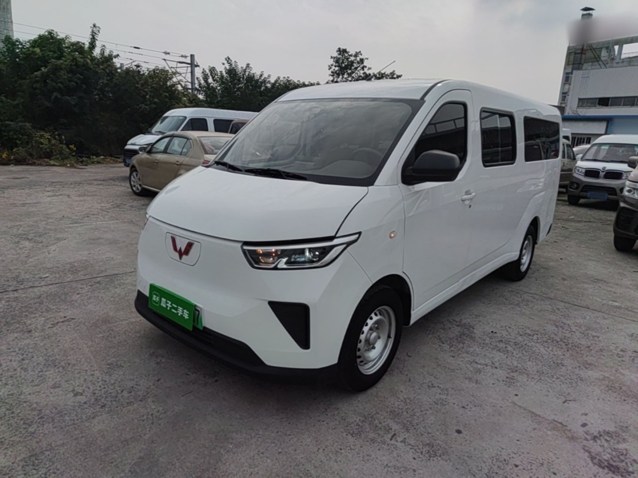 Wuling 2024 300km Comfort Bus 60kW