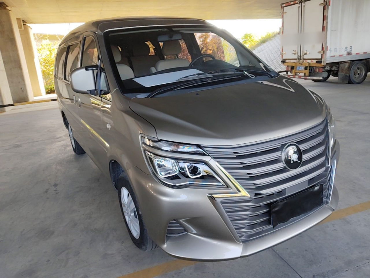 Lingzhi 2023 M5L 1.6L 7-Seater photo 3