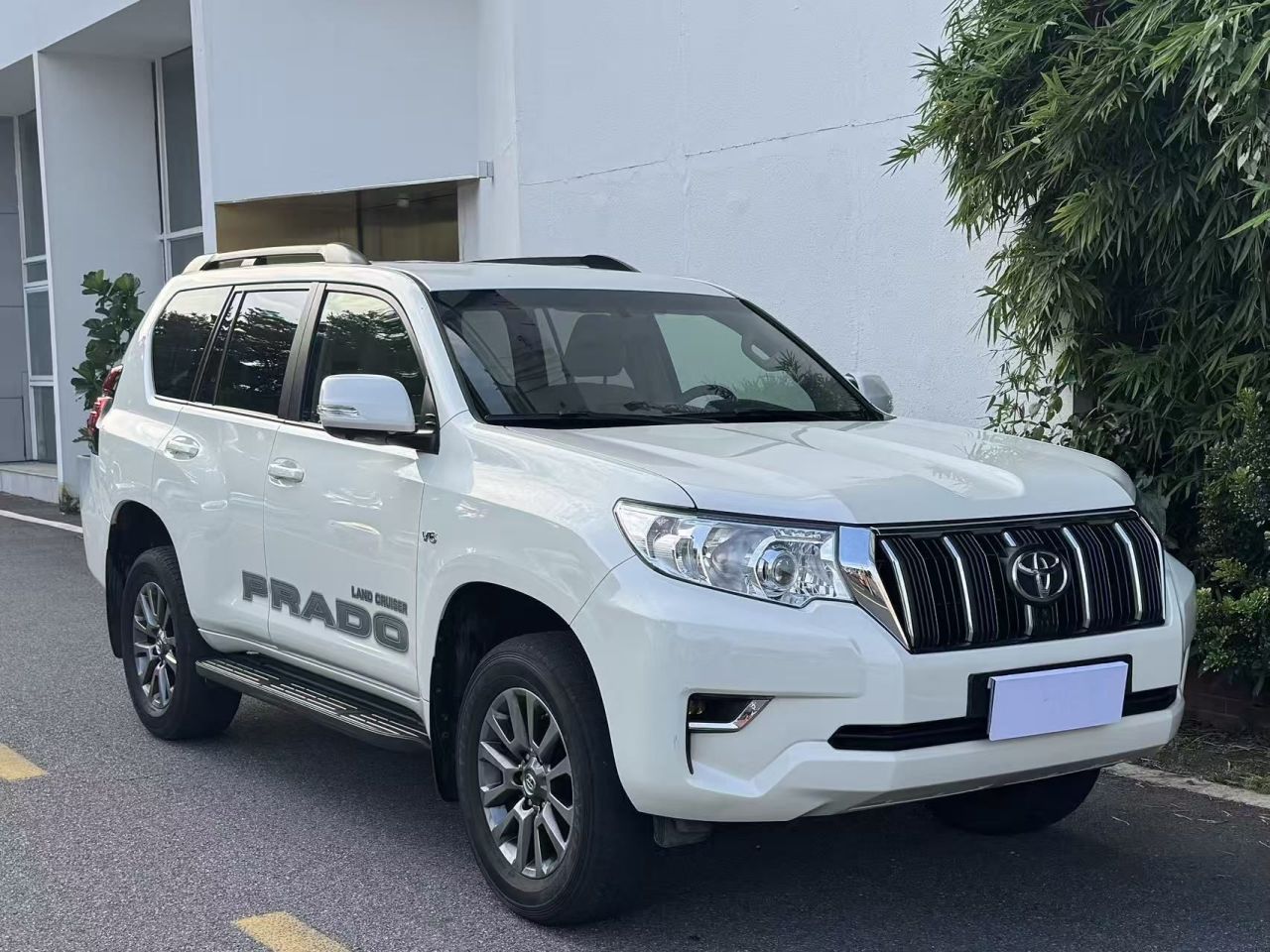 Prado Parallel Import photo 3