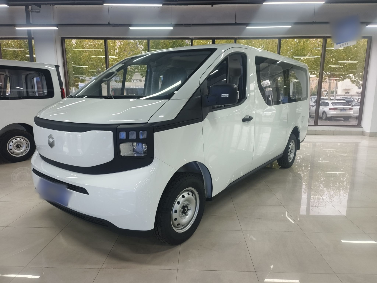 V919 2025 Honor 50kwh Short Wheelbase Elite 6-Seater