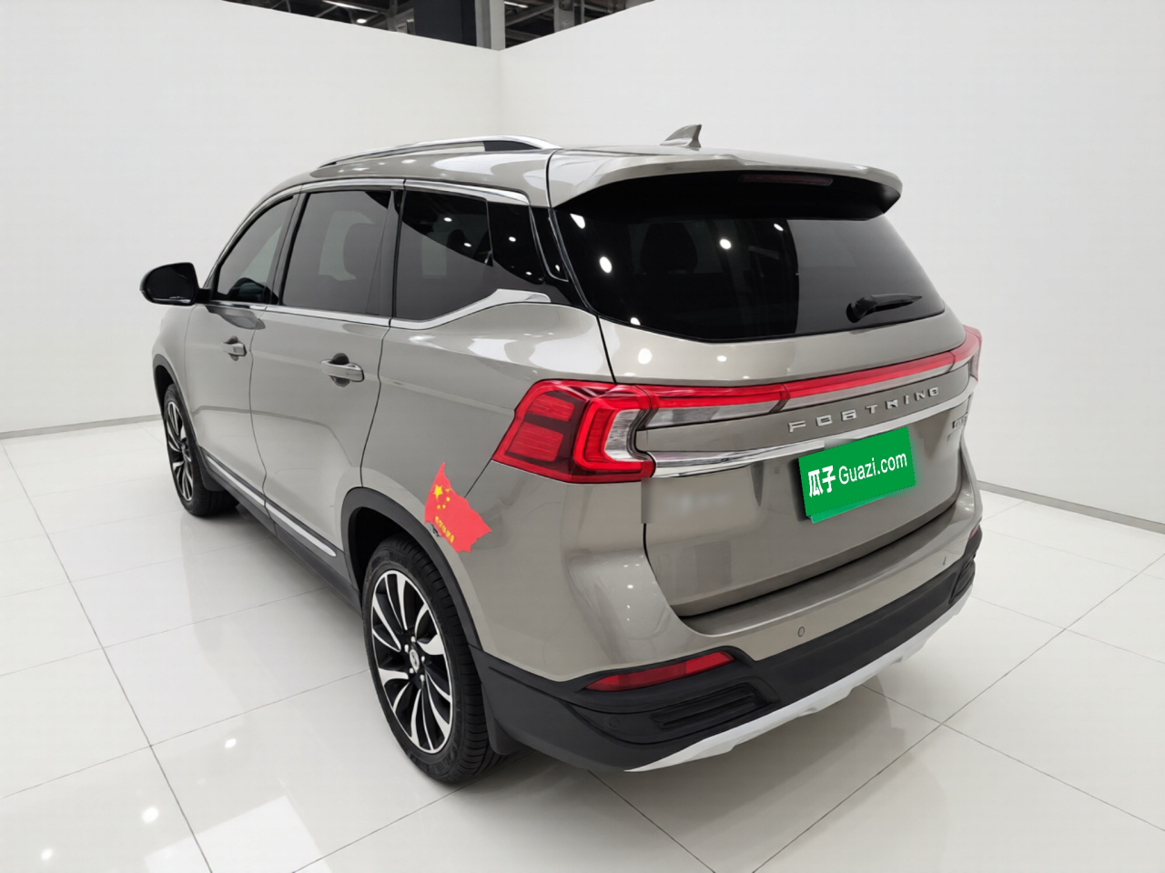 Forthing T5 2018 230T CVT Smart photo 4