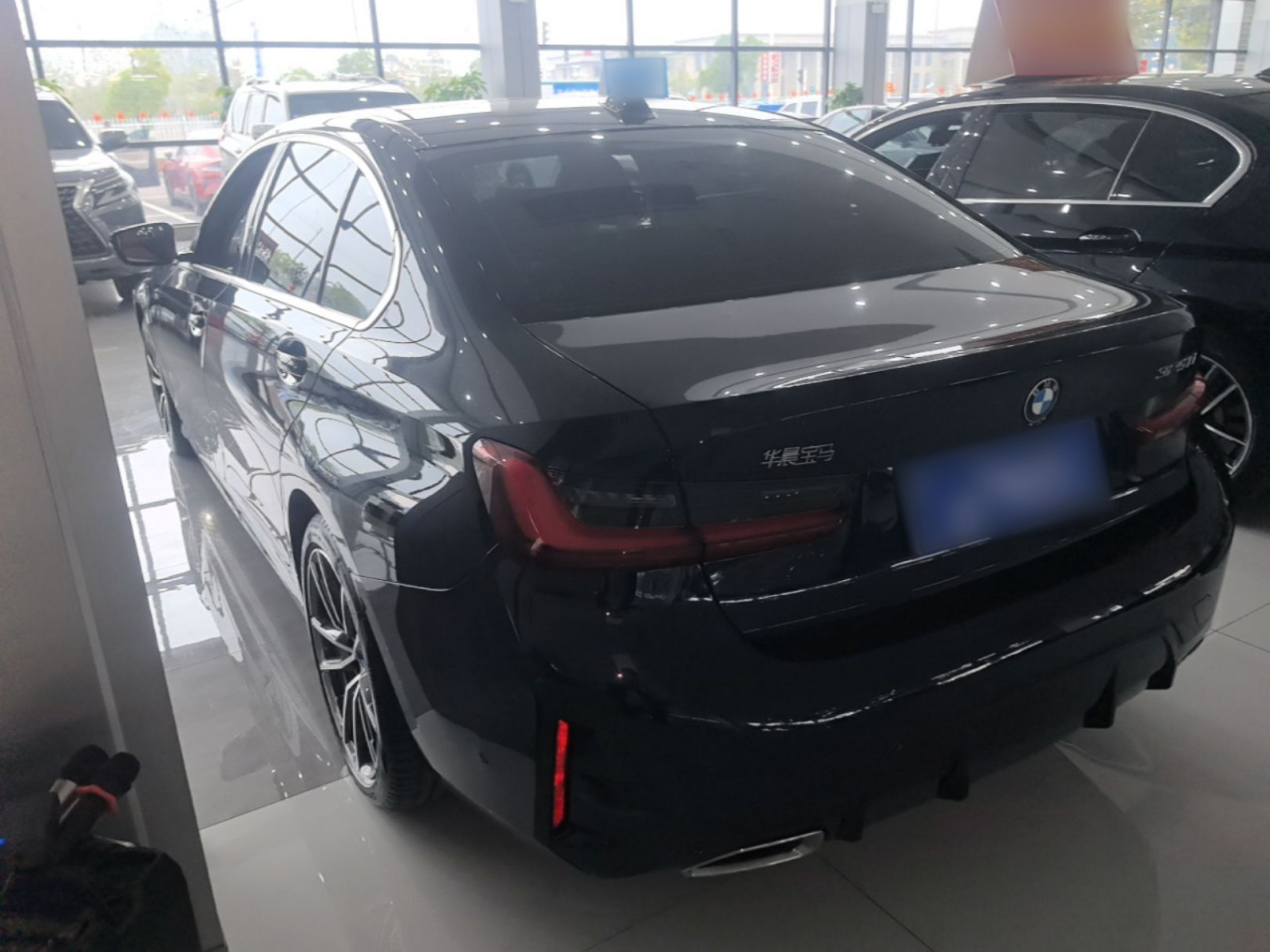 3 Series 2025 325Li M Sport Package photo 4