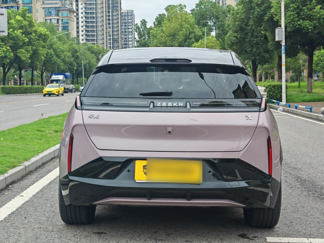 X 2025 5-Seater RWD photo 4